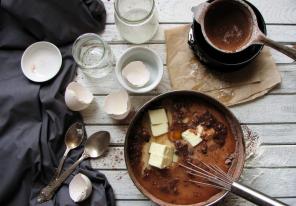 La vida piratería para los perezosos: pastel de chocolate en un tazón