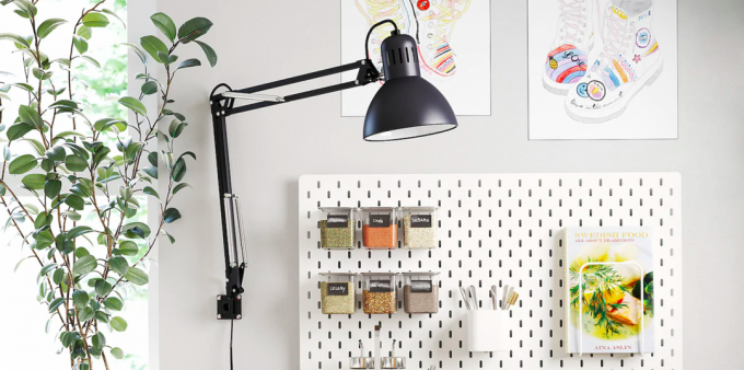 Cómo configurar una oficina en casa: use accesorios en una abrazadera