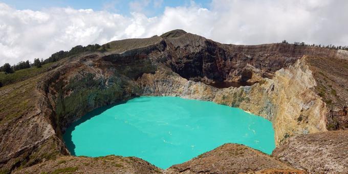 territorio asiático atrae a turistas a sabiendas lagos Kelimutu volcán, Indonesia