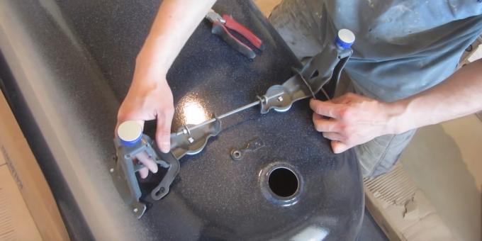 Instalación del baño: cómo montar los pies de la bañera de acero