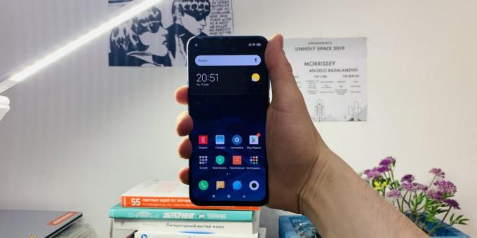 Xiaomi MI 9 SE: En una mano