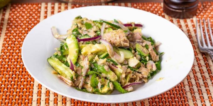 Ensalada con atún, aguacate y pepino