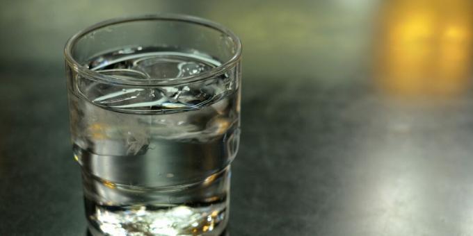 El cuerpo humano necesita 8 vasos de agua al día.