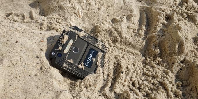 Protegida teléfono inteligente Poptel P9000 Max: En la arena