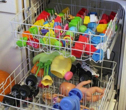 Cómo utilizar un lavavajillas: Lave los juguetes