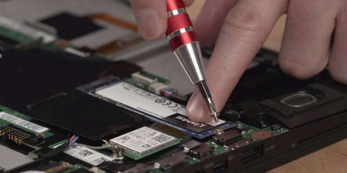 Cómo conectar un SSD a una computadora portátil: Instale y asegure el SSD