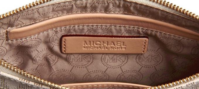 bolsos originales y falsificados Michael Kors: letras del logotipo debe colocarse exactamente