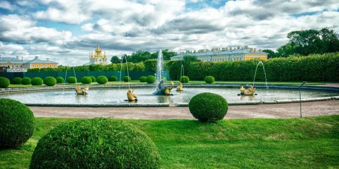 bellos lugares en Rusia. Peterhof