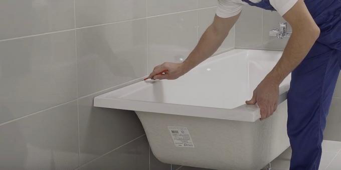 Instalar la bañera con las manos: Tratar de establecer un baño