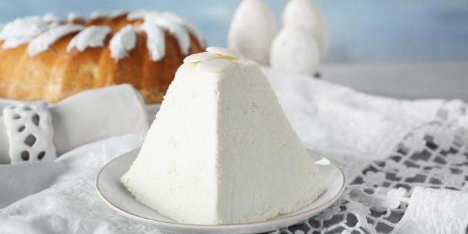 Pascua de la cuajada con la leche condensada y chocolate blanco