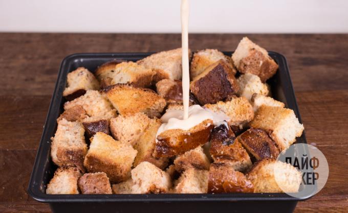 Ideas para el desayuno: budín de pan. Rellenar el pan con leche