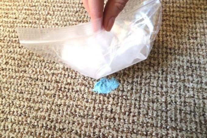 Cómo limpiar una alfombra de goma
