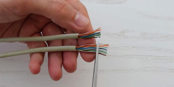 Cómo engarzar un cable de par trenzado: alinee y recorte los cables