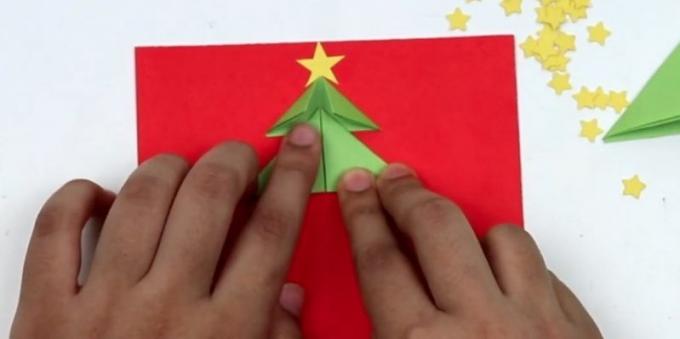 Tarjetas de Navidad con sus manos: Pegamento de la segunda pieza