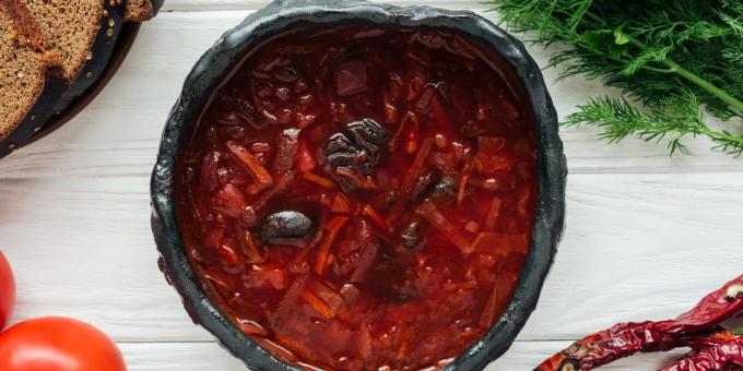 sopa de verduras con setas y ciruelas pasas