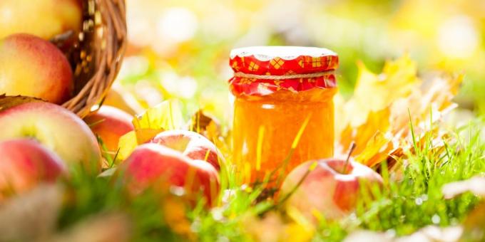 mermelada simple a partir de manzanas con el azúcar