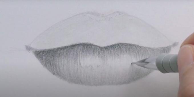 Cómo dibujar labios: sombrea el labio inferior