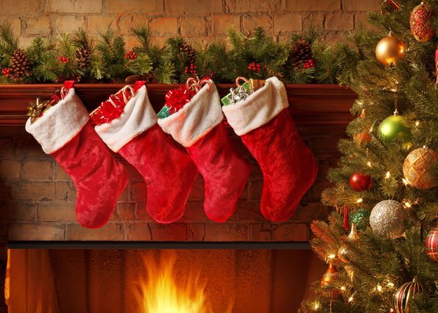 Decorar un árbol de Navidad: regalos