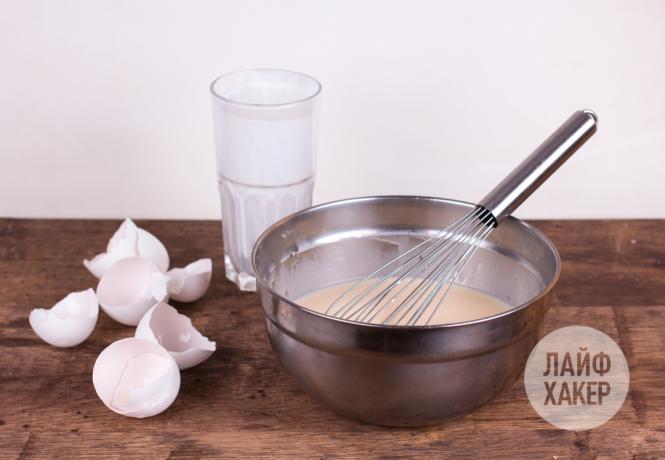 Ideas para el desayuno: budín de pan. Batir los huevos con la leche