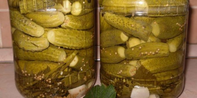 Pickles con mostaza y rábano picante