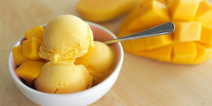 Cómo cocinar helado de yogur con mango