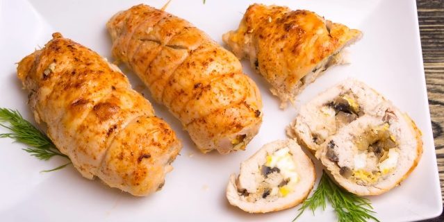 Recetas de pollo en el horno: rollos de pollo con champiñones y huevos