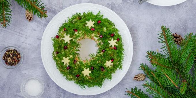 Recetas de ensaladas de Año Nuevo: "Corona de Navidad" con carne de res y cebollas encurtidas