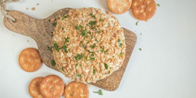 Snack de queso con cacahuetes y perejil