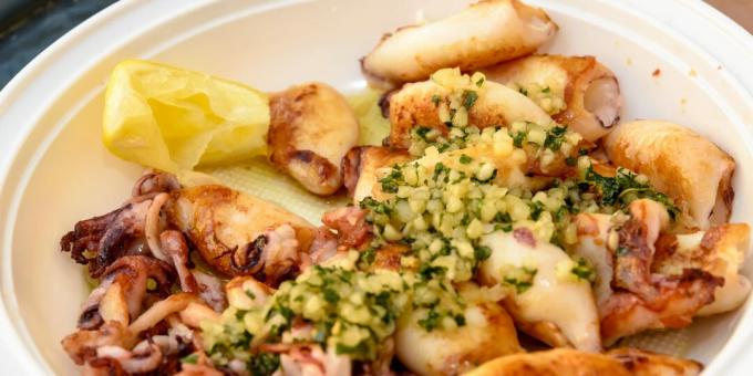 Calamares fritos con ajo y nueces: una receta sencilla