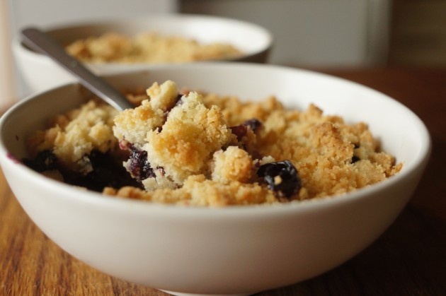 receta crumble melocotón con arándanos