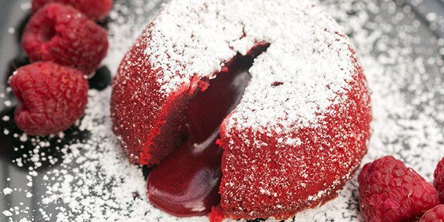 Recetas para Febrero 14: Cake "Terciopelo rojo" con un relleno líquido
