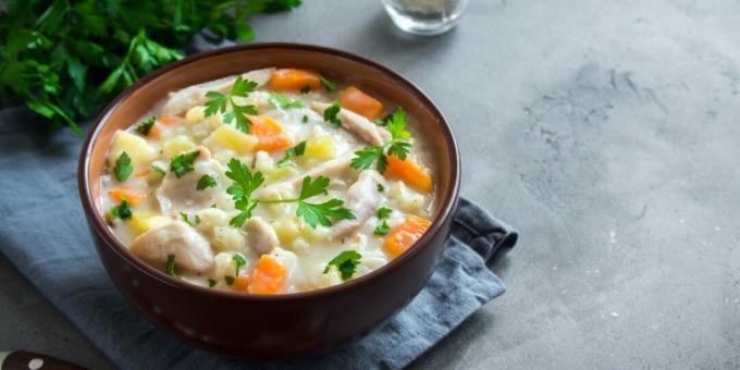 Sopa de queso con pollo y arroz