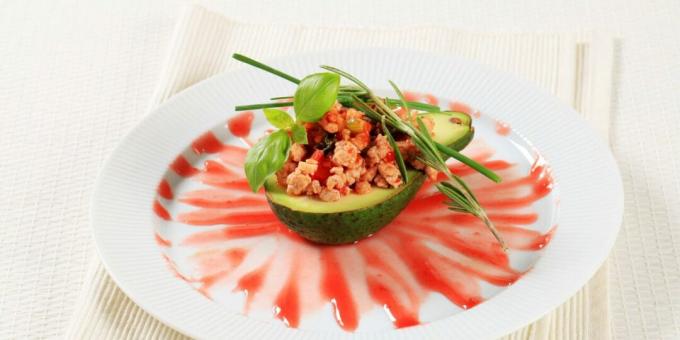 Aguacate relleno de carne