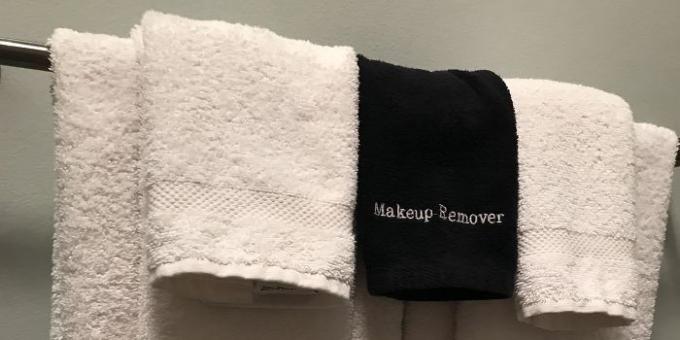hoteles de servicio: toallas de maquillaje