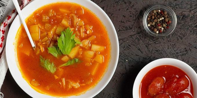 Sopa con atún enlatado y tomates