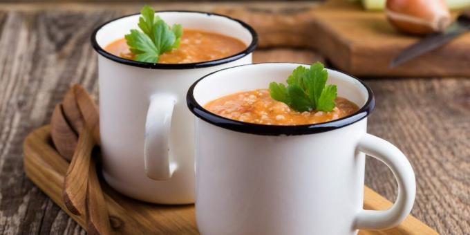 Sopa de tomate con cebada