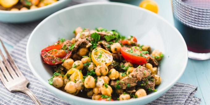 Ensalada de ternera, garbanzos y tomates