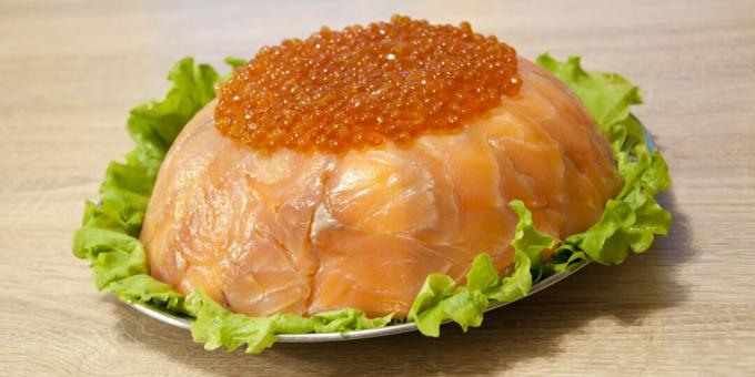 Ensalada festiva de camarones y pescado rojo: una receta simple