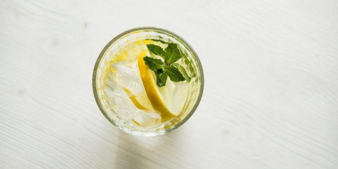 cócteles sin alcohol: Shpritser de jugo de uva y soda