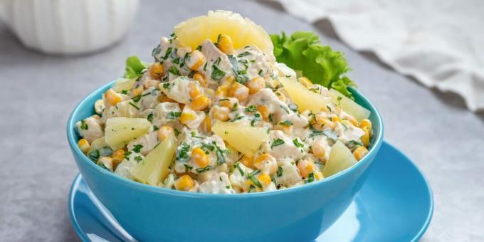 Ensalada con pollo, choclo y ananá