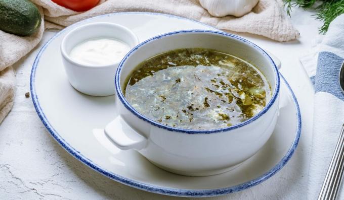 Sopa de acedera con guiso