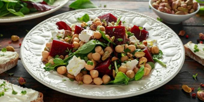 Ensalada con garbanzos y remolacha