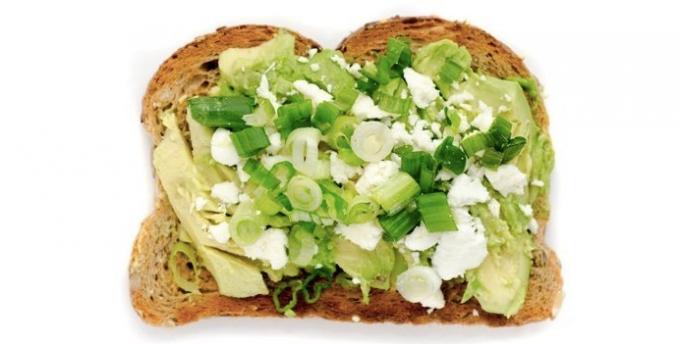 tostadas con aguacate y queso feta