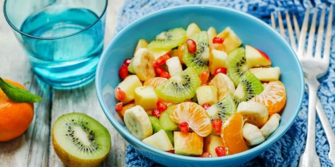 Ensalada con mandarinas, plátanos, kiwi y aliño de miel