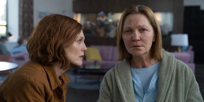 Julianne Moore y Joan Allen, todavía de la serie "La historia de Lizzie"