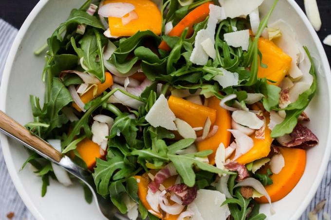 Receta: Invierno ensaladas saludables con el caqui - con almendras y parmesano