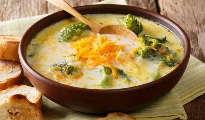 Sopa de brócoli con queso