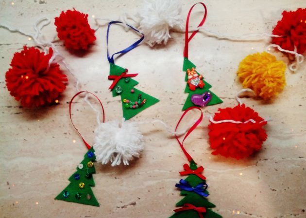 Cómo decorar una casa en la guirnalda de pompones de Año Nuevo