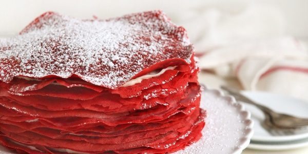 Cómo cocinar un pastel de panqueque "Red Velvet" con crema cuajada cremosa