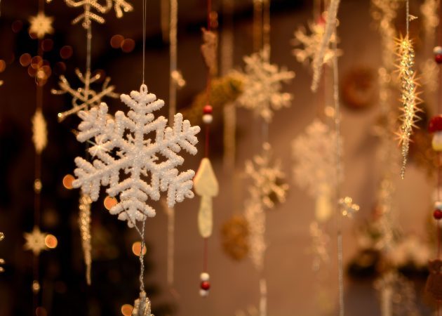 Decorar un árbol de Navidad: Copo de nieve hecho de papel
